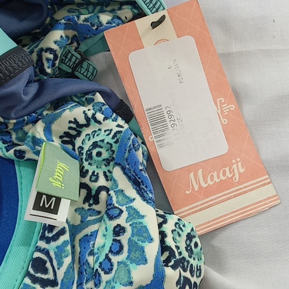 NEW MAAJI REVERSIBLE Bikini Top Blue Aqua MEDIUM Swim Vacation Summer Beach - Picture 6 of 7